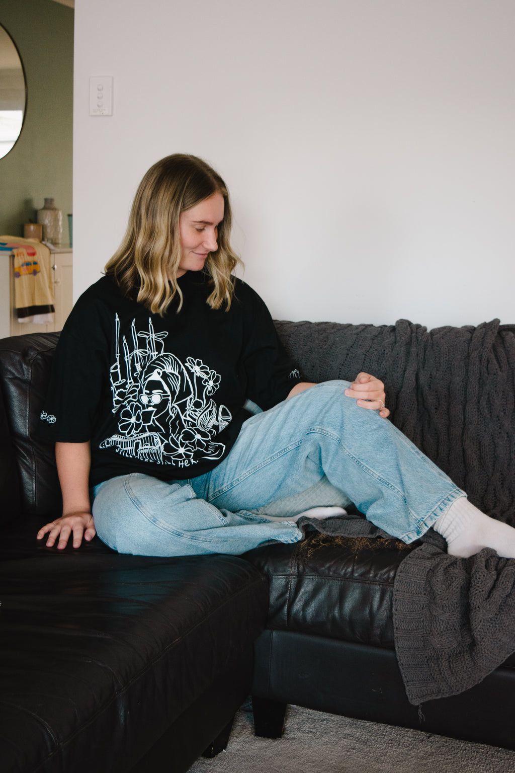 Still Her Tee - Black/White
