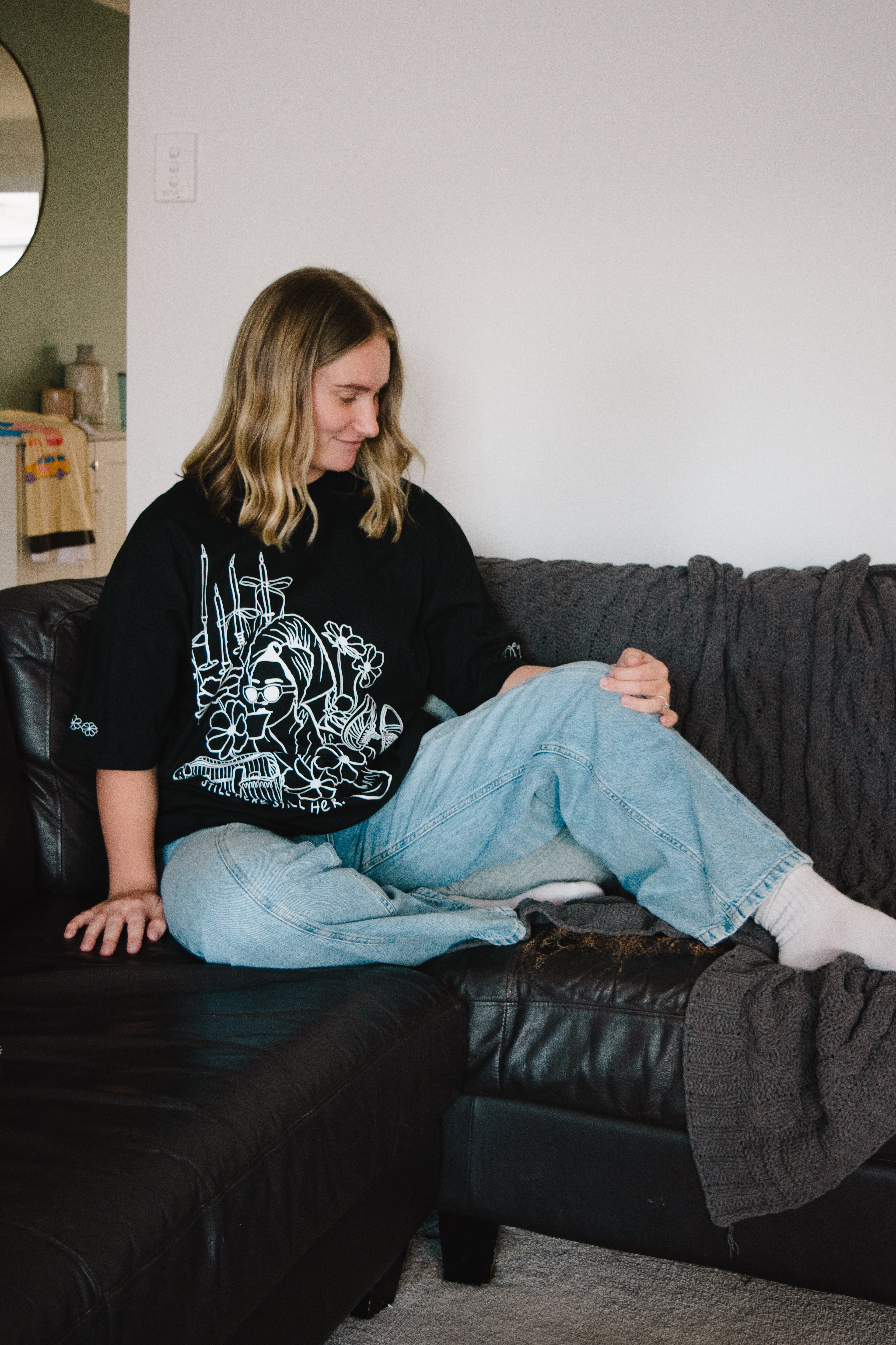 Still Her Tee - Black/White