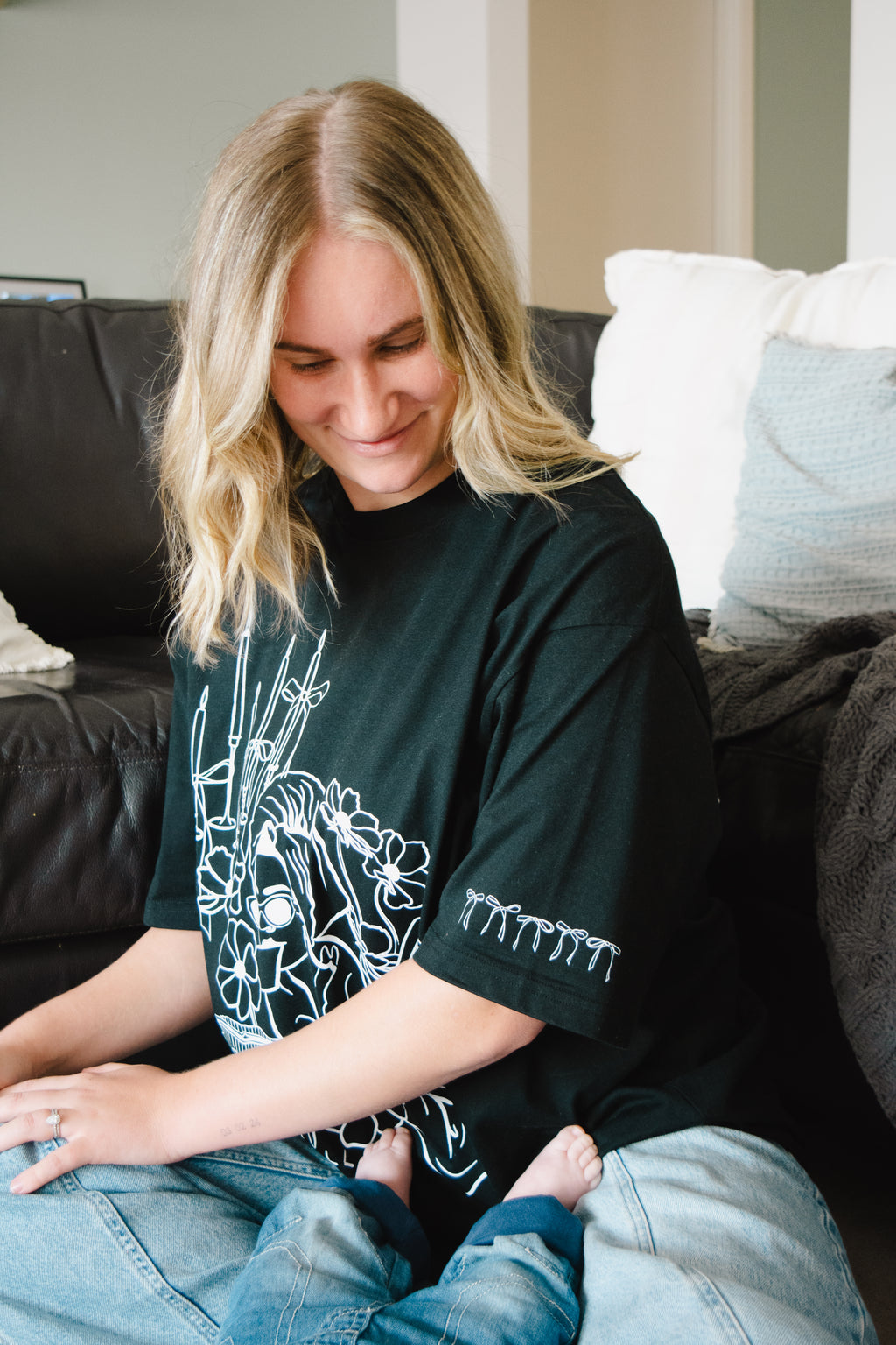 Still Her Tee - Black/White